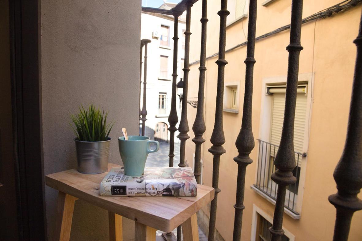 Apartamento Palacio Descalzos Tudela Kültér fotó